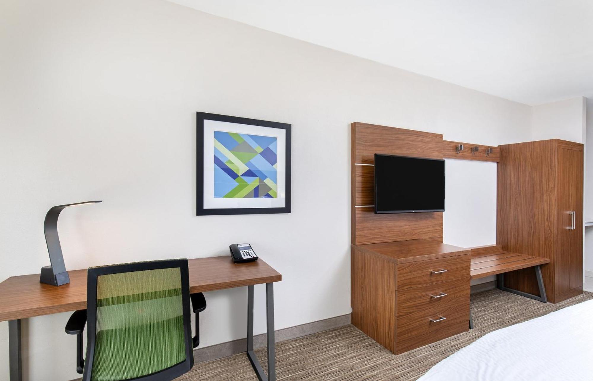 Holiday Inn Express Hotel & Suites Birmingham - Inverness 280 By Ihg Exterior photo