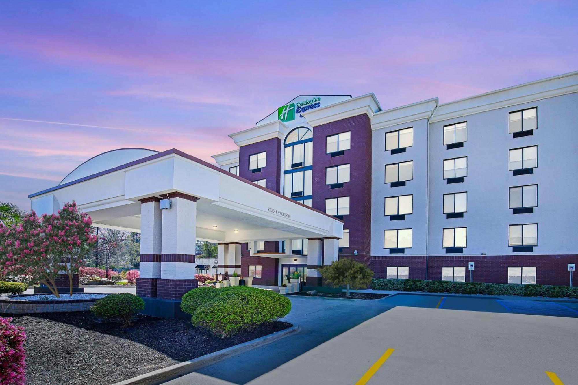 Holiday Inn Express Hotel & Suites Birmingham - Inverness 280 By Ihg Exterior photo